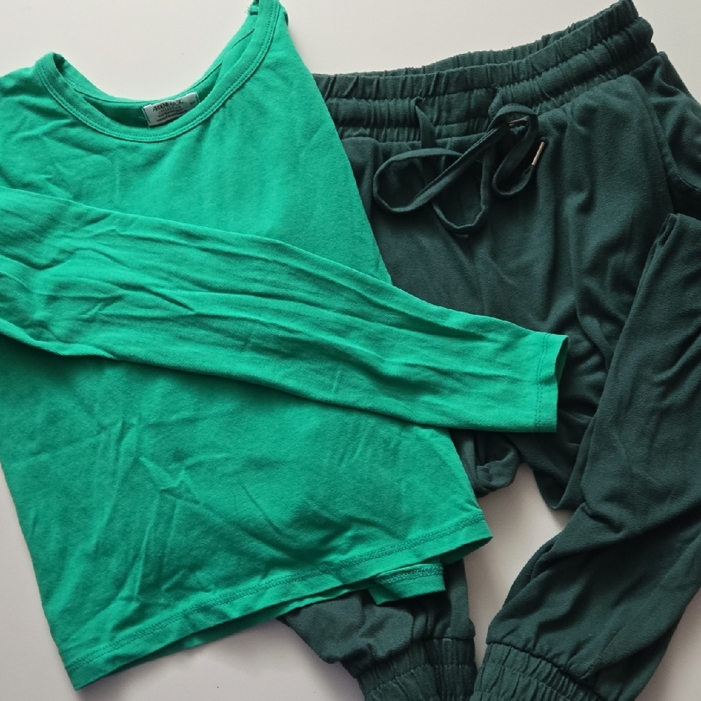 4/$20 ❤️ Comfy Loungewear Set: Top & Joggers (XS/S)